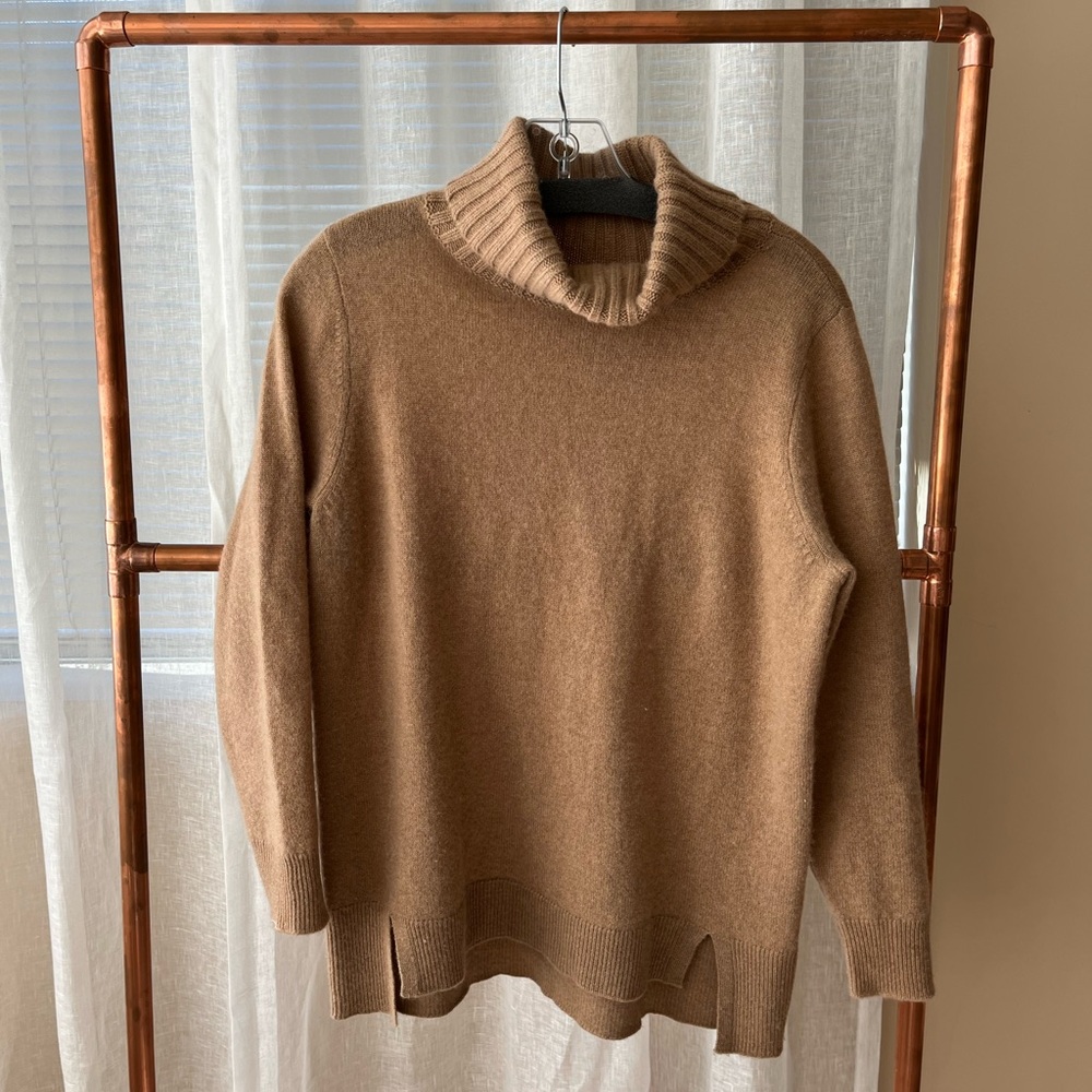 Halogen turtleneck cashmere sweater in camel. Size XS. Great condition.